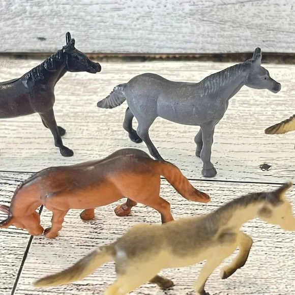 VTG Lot Of 8 Miniature Horse Figurines China Mixed Colors Poses Plastic Lot #1 - Picture 5 of 13